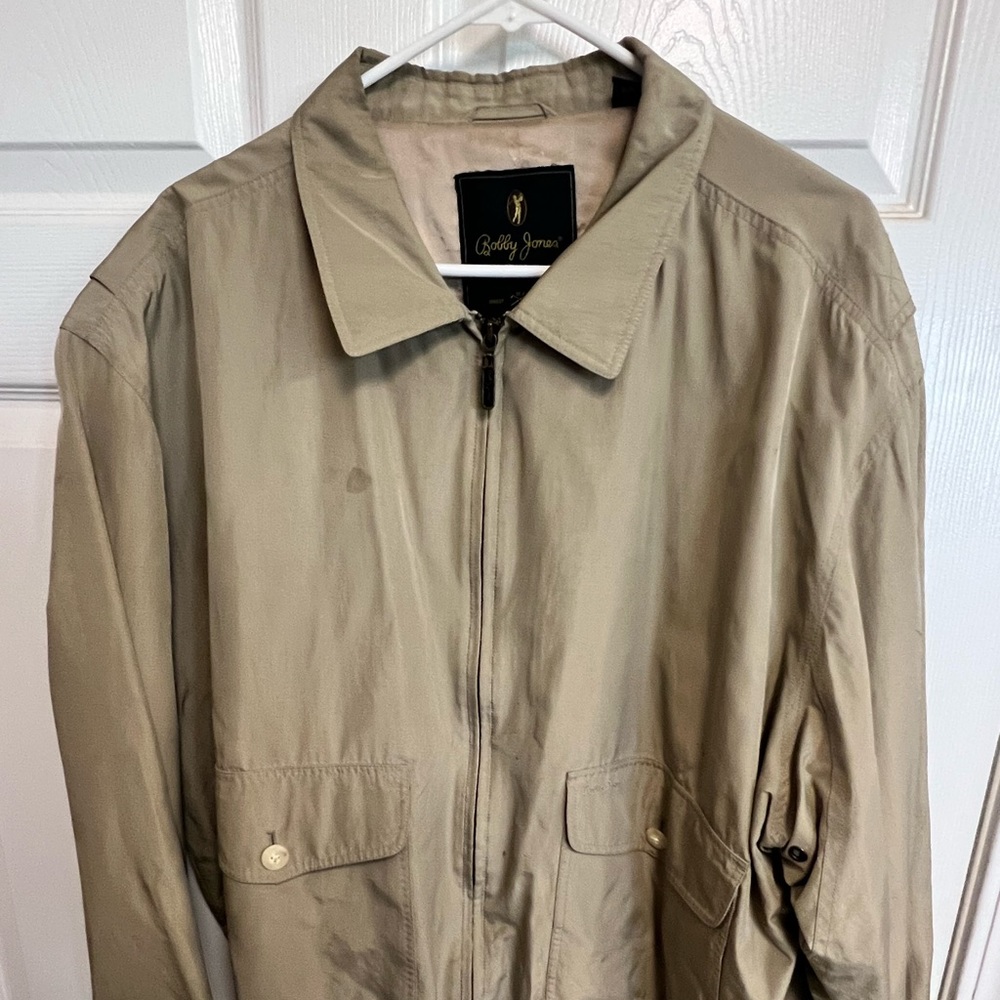 Silky Bobby Jones jacket that is silk lined.